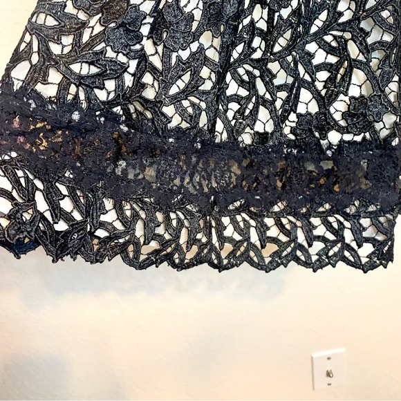 Alice + Olivia Mariel Racerback Sleeveless Cocktail Dress Guipure Lace Black 2 - Picture 6 of 14